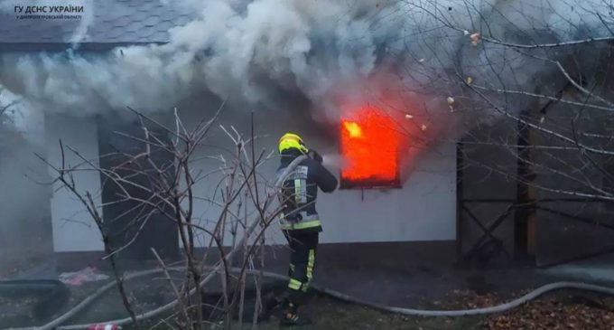 Надзвичайники ліквідували пожежу в лазні у Дніпровському районі: деталі