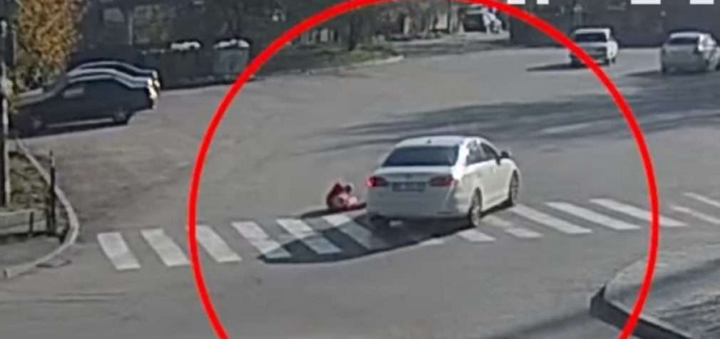 На вулиці Данила Галицького у Дніпрі Volkswagen збив літню жінку на переході