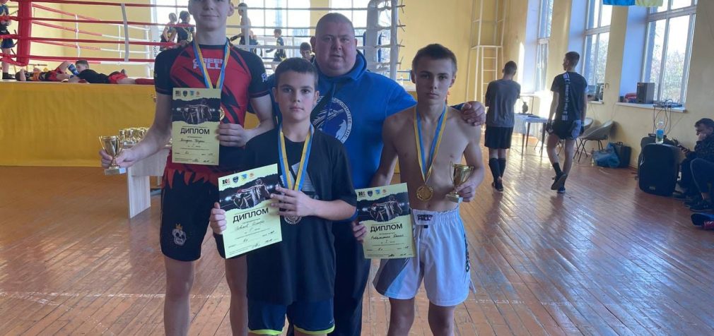 Кам’янські кікбоксери перемогли на чемпіонаті області