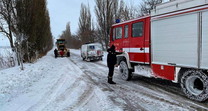 ДСНС: Через негоду в Україні знеструмлено понад 350 населених пунктів