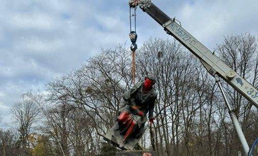 У Києві знесли пам’ятник Пушкіну