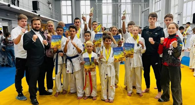 Спортсмени з Кам’янського вибороли 11 нагород на турнірі з карате у Дніпрі