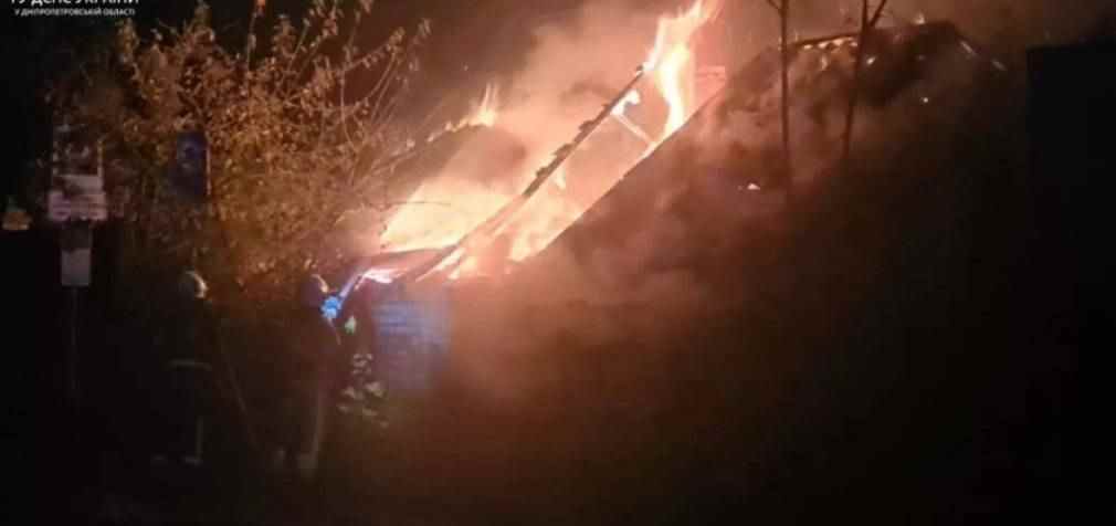У Дніпрі вогнеборці ліквідували пожежу в будівлі, що не експлуатується