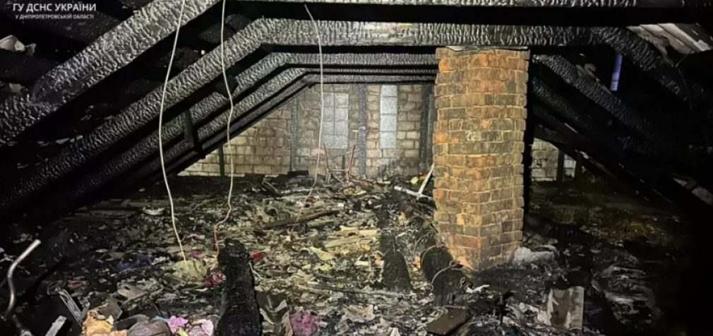 Вогонь охопив дах: рятувальники Верхньодніпровська загасили пожежу у житловому будинку