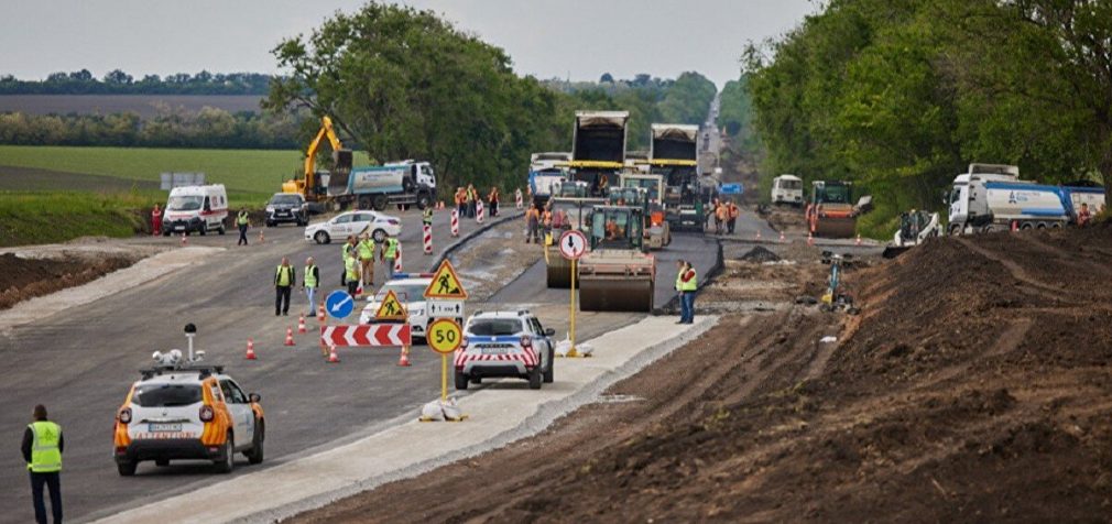 У Мінфіні розповіли, чи будуть бюджеті гроші на ремонт доріг