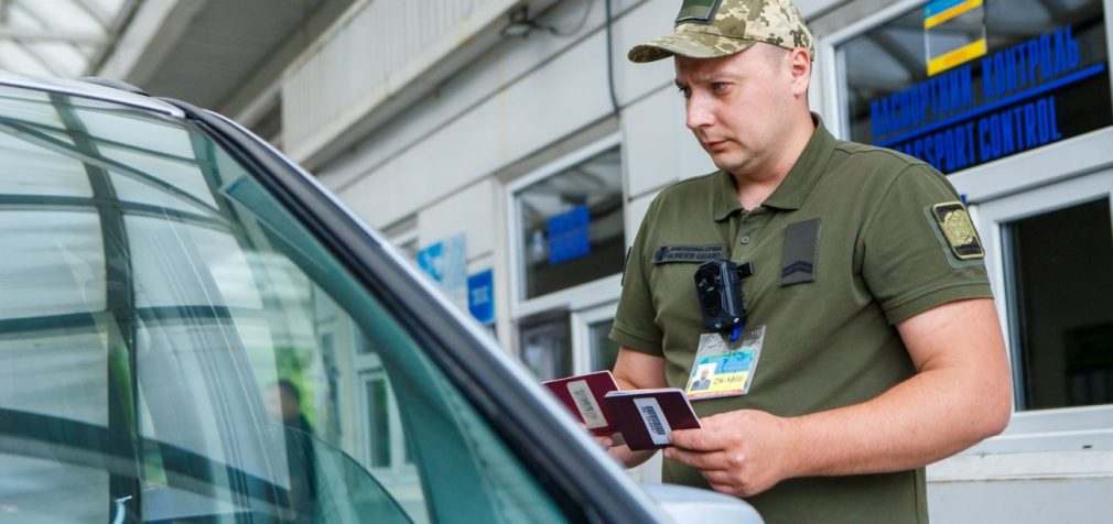 Виїзд за кордон. Чому “Дія” не підходить і які цифрові документи все ж стануть в нагоді