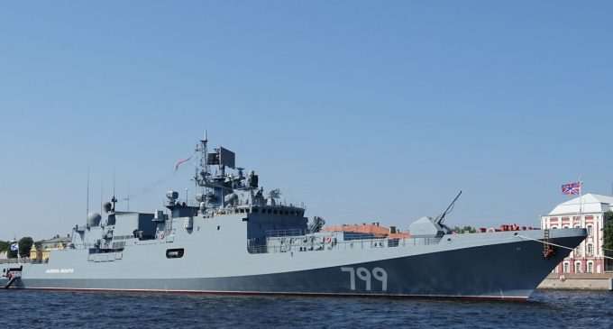 Попри шторм росіяни вивели в Чорне море фрегат: який залп ракет він несе