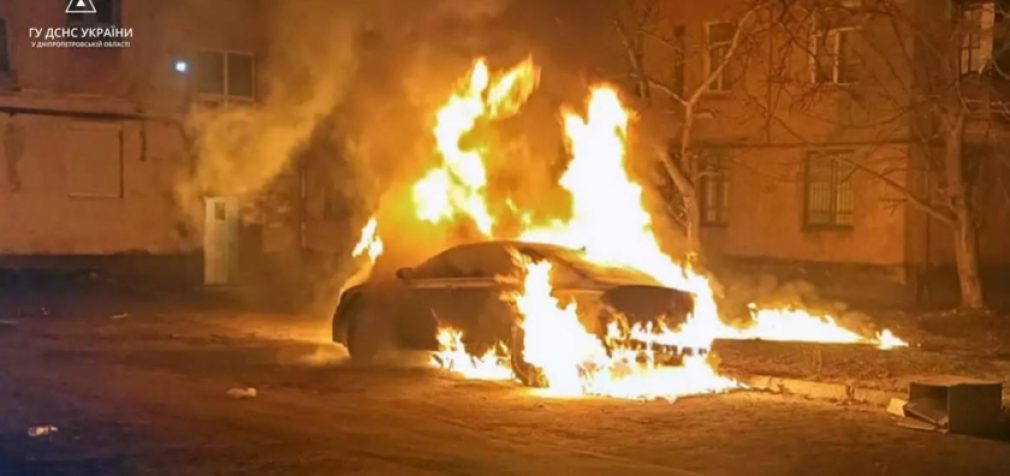 Вогнеборці Кривого Рогу ліквідували загорання легкового автомобіля