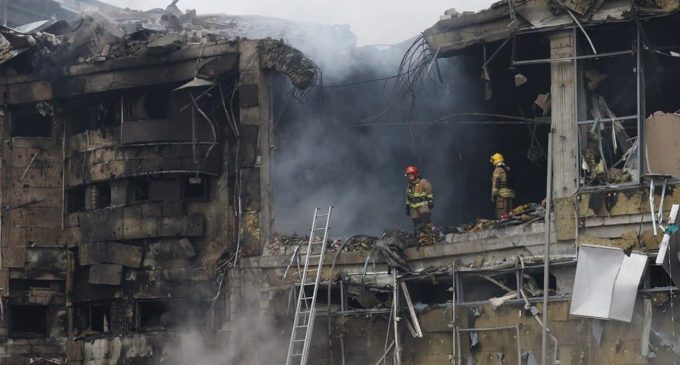 Удар по Дніпру: постраждали 30 людей, рятувальники ліквідували всі загоряння
