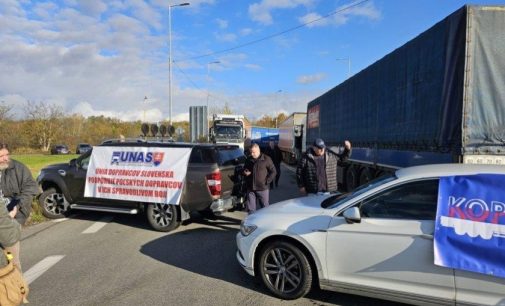 Перевізники Словаччини погрожують повним блокуванням кордону з Україною: деталі