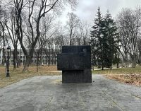 У Києві комунальні служби демонтували ще один пам’ятник
