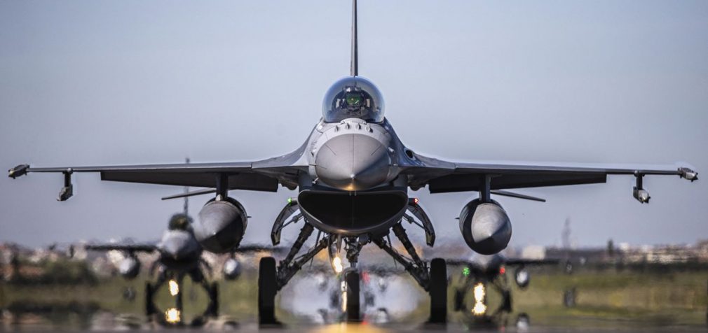 Newsweek написало, що F-16, ймовірно, вже в Україні. Повітряні сили заперечують