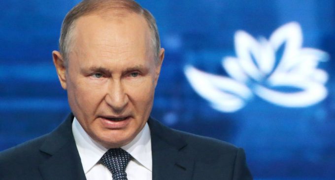 Путін вибрався за кордон у компанії винищувачів: куди вирушив диктатор