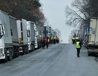 Блокада польського кордону: у чергах приблизно 3300 вантажівок