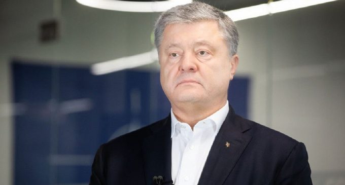 Порошенко заявив, що його не випустили за кордон попри відрядження від Стефанчука