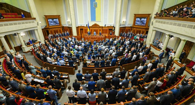 Ще троє нардепів склали свої повноваження