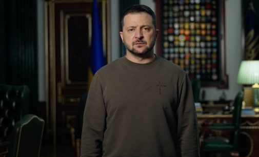 Зеленський анонсував зміни у доступі журналістів до фронту