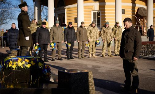 Річниця бою під Крутами: Зеленський вшанував пам’ять українських військових