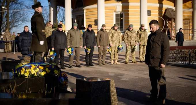 Річниця бою під Крутами: Зеленський вшанував пам’ять українських військових