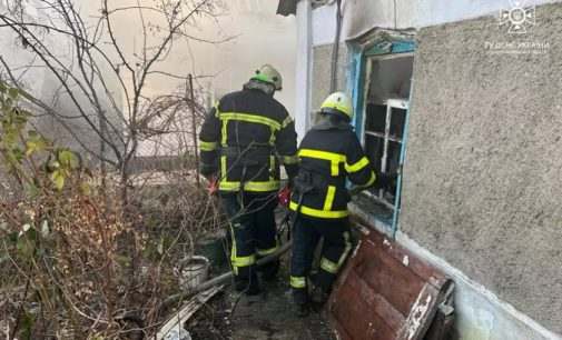 Під час ліквідації пожежі у Камʼянському вогнеборці виявили чоловіка без ознак життя