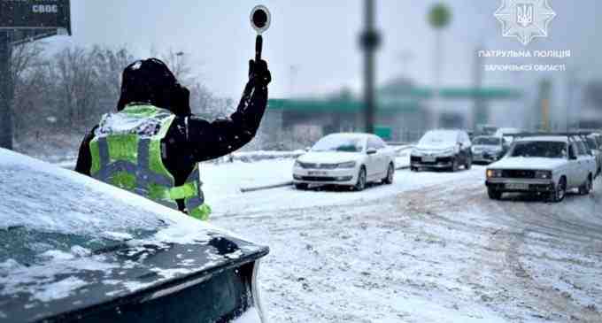 У Запоріжжі через негоду перекривають рух транспорту: деталі