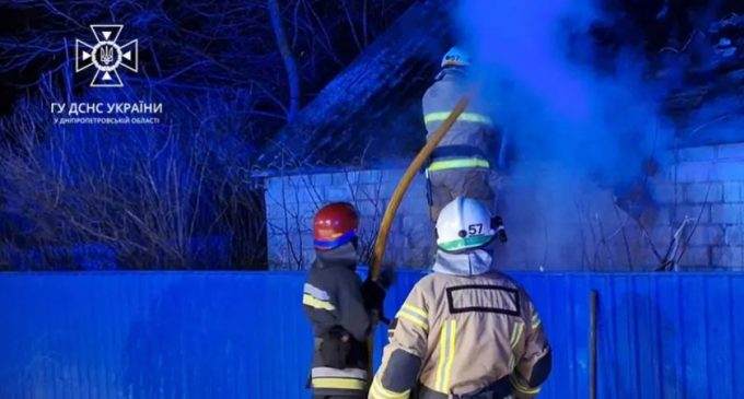 Вогнеборці ліквідували займання літньої кухні у Синельниківському районі