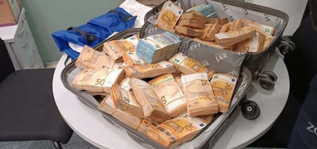 В Німеччині затримали пенсіонера з України, який перевозив 455 000 євро: деталі