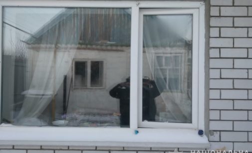 У Новомосковську поліцейські затримали двох крадіїв, які проникли до оселі через вікно та викрали цінні речі