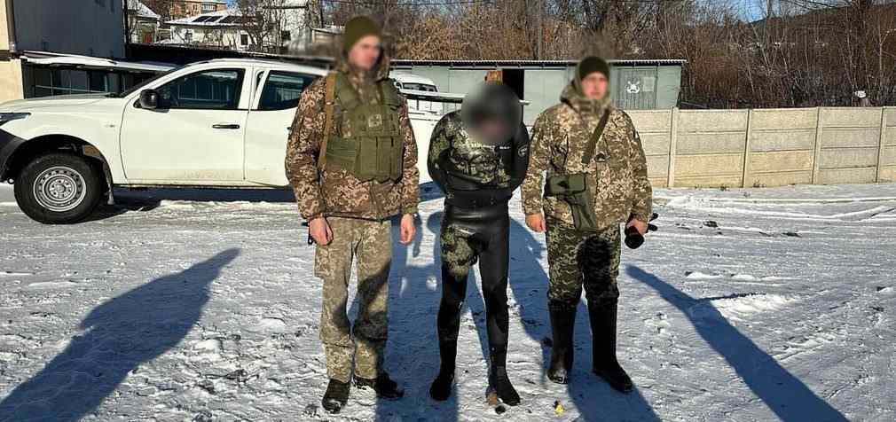 Прикордонники виловили з Дністра чоловіка, який намагався втекти до Молдови