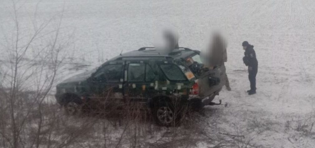 Поліцейські Дніпропетровщини допомогли військовим, які потрапили в скрутну ситуацію через погодні умови