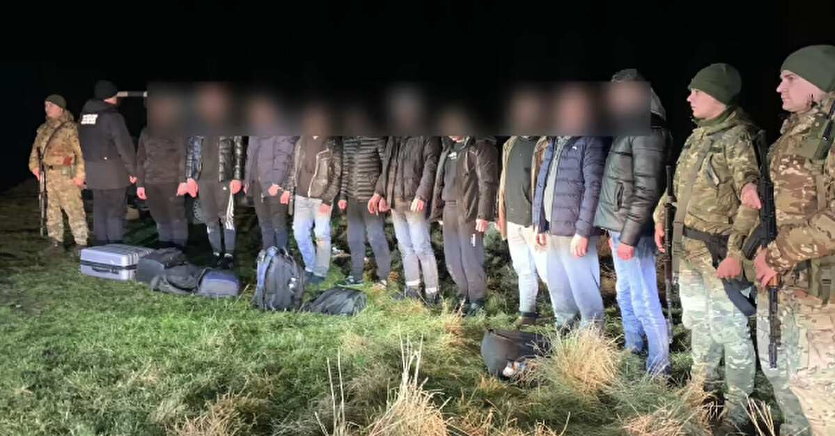 Прикордонники завадили групі чоловіків незаконно дістатися молдовського берега Дністра