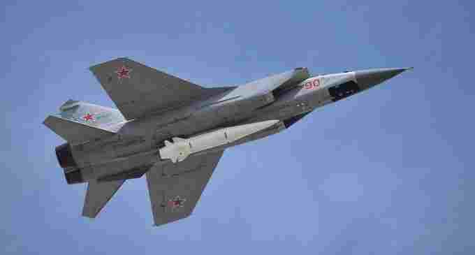Ракетна загроза через МіГ-31К. По всій Україні оголошена повітряна тривога