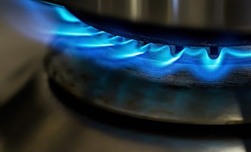 Ситуація в енергетиці: без знеструмлень, місцями призупинено розподіл газу