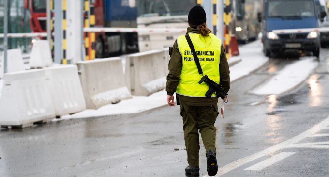 У Польщі затримали підлітка з Чехії, який їхав воювати за Україну