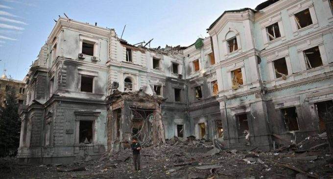 Як виглядає центр Харкова після ракетної атаки: фото, відео