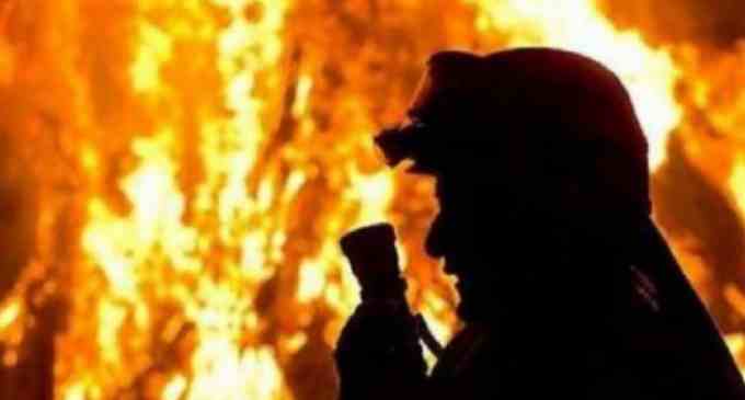 У Кам’янському на пожежі вогнеборці врятували жінку