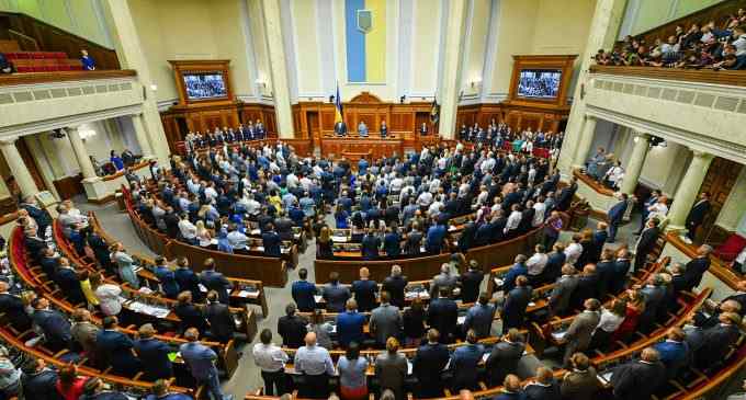 Майже 60% українців за відновлення прямих трансляцій Ради – опитування