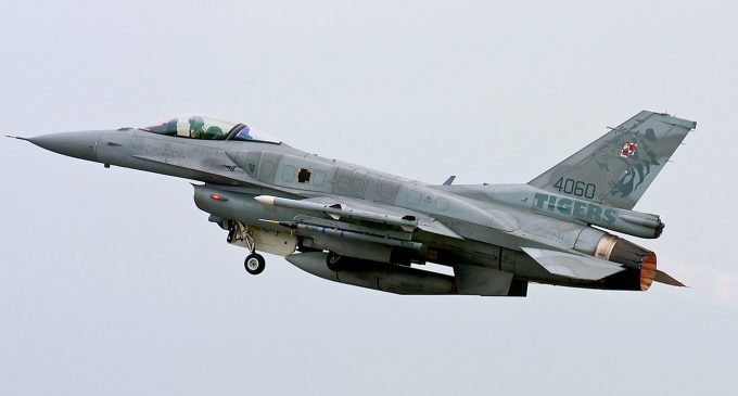 Польща підняла винищувачі F-16 через ракетну атаку РФ по Україні