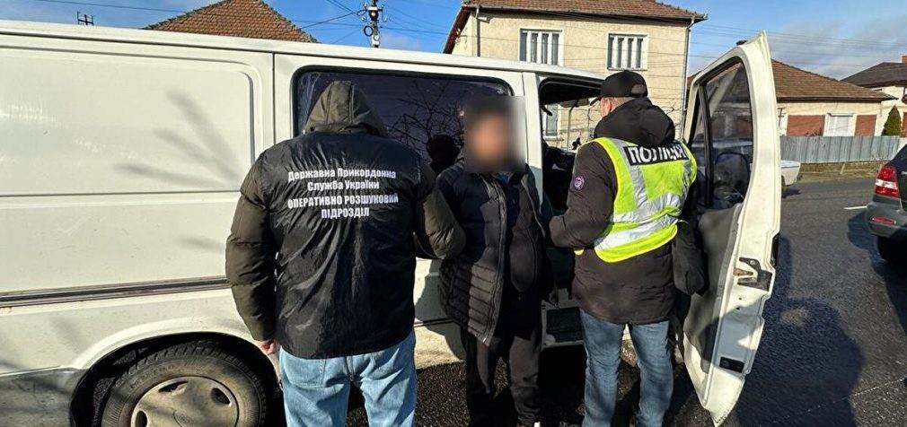 На Закарпатті затримали 12 чоловіків, які намагалися перетнути кордон