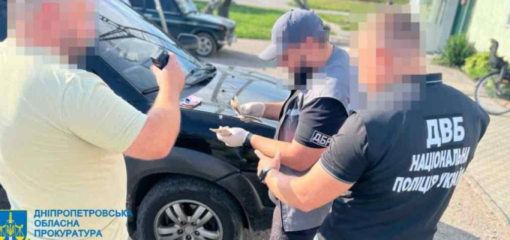 Вимагав щомісячну данину у лісничого за неперешкоджання господарській діяльності: у Кривому Розі судитимуть поліцейського