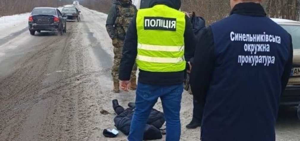 Дніпропетровські поліцейські ліквідували «схему» виїзду за кордон «багатодітних» ухилянтів