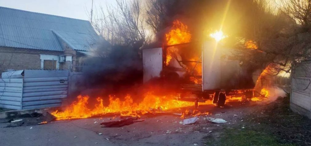 Рятувальники Нікополя ліквідували пожежу, що виникла внаслідок ворожого обстрілу