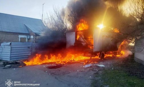 Рятувальники Нікополя ліквідували пожежу, що виникла внаслідок ворожого обстрілу