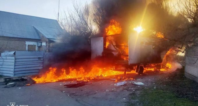 Рятувальники Нікополя ліквідували пожежу, що виникла внаслідок ворожого обстрілу