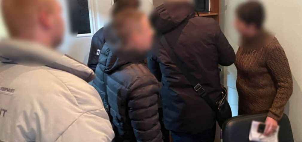 Закупили модульні укриття зі збитками у 5,4 млн грн: на Дніпропетровщині викрили посадовців-зловмисників