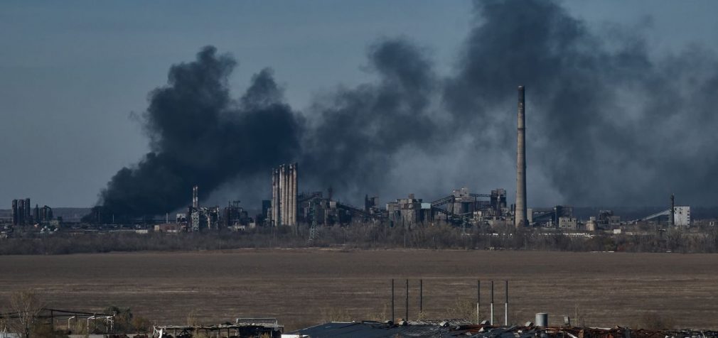 Росіяни застосовують в Авдіївці фосфорні снаряди, горять цистерни з мазутом (відео)