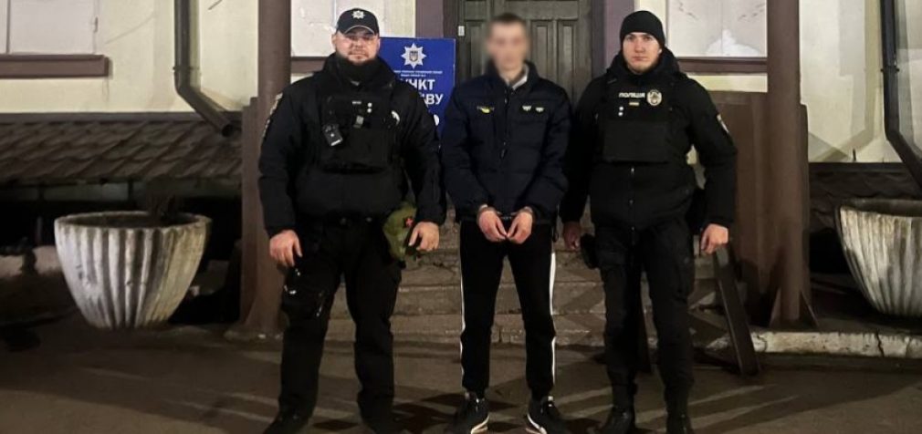 Пограбував 81-річну бабусю біля банкомата: поліцейські Запоріжжя затримали зловмисника