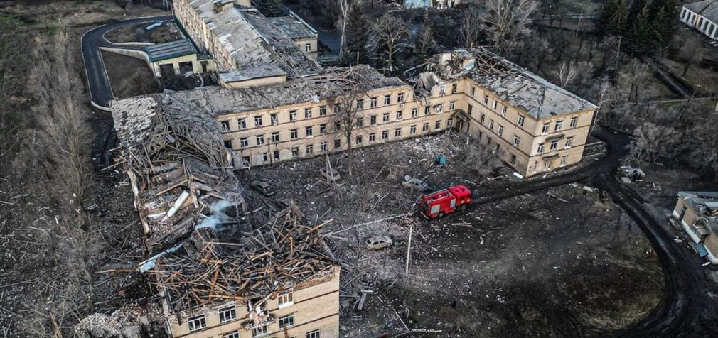 Пекельна ніч. Який вигляд має Селидове після ракетних ударів по будинках і лікарні: фото, відео