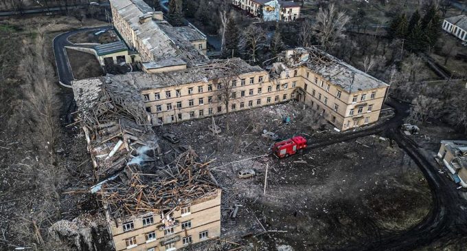 Пекельна ніч. Який вигляд має Селидове після ракетних ударів по будинках і лікарні: фото, відео