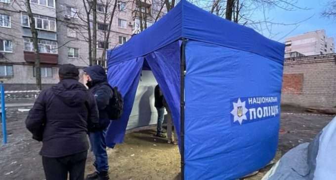 Два поверхи зруйновані вщент, є постраждалі: на місці влучання поліція розгорнула пункт прийому заяв від громадян